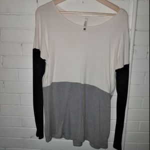 Kensie Pieces - Colorblock long sleeve t-shirt